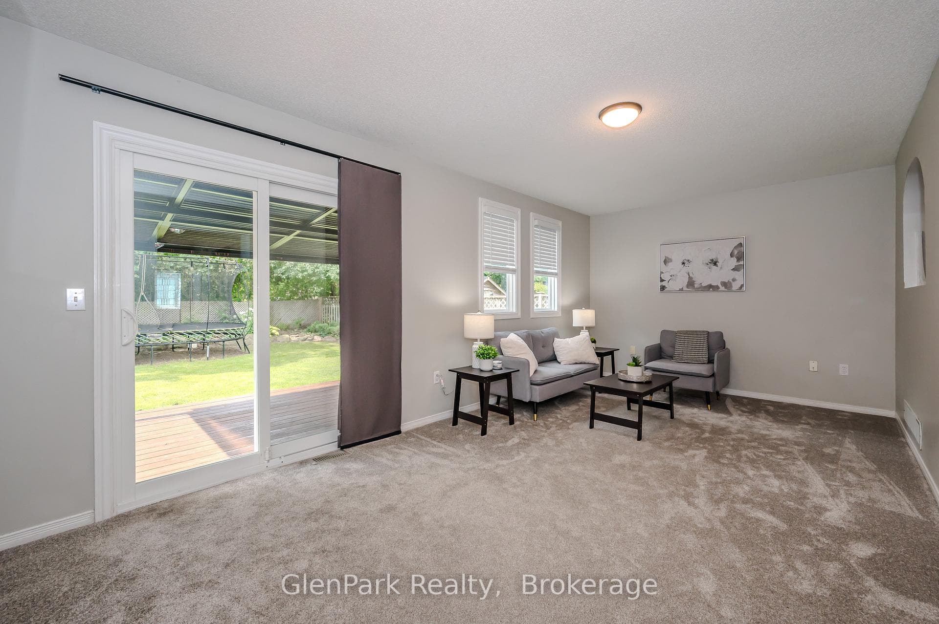 56 Starview Crescent photo 8
