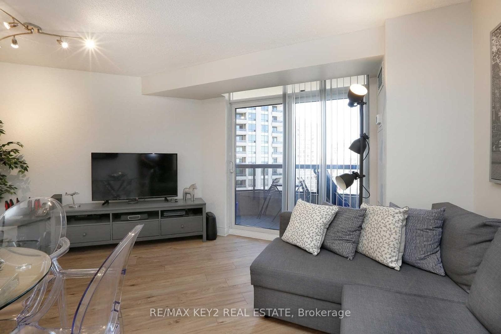 15 Northtown Way Unit 1329 photo 6
