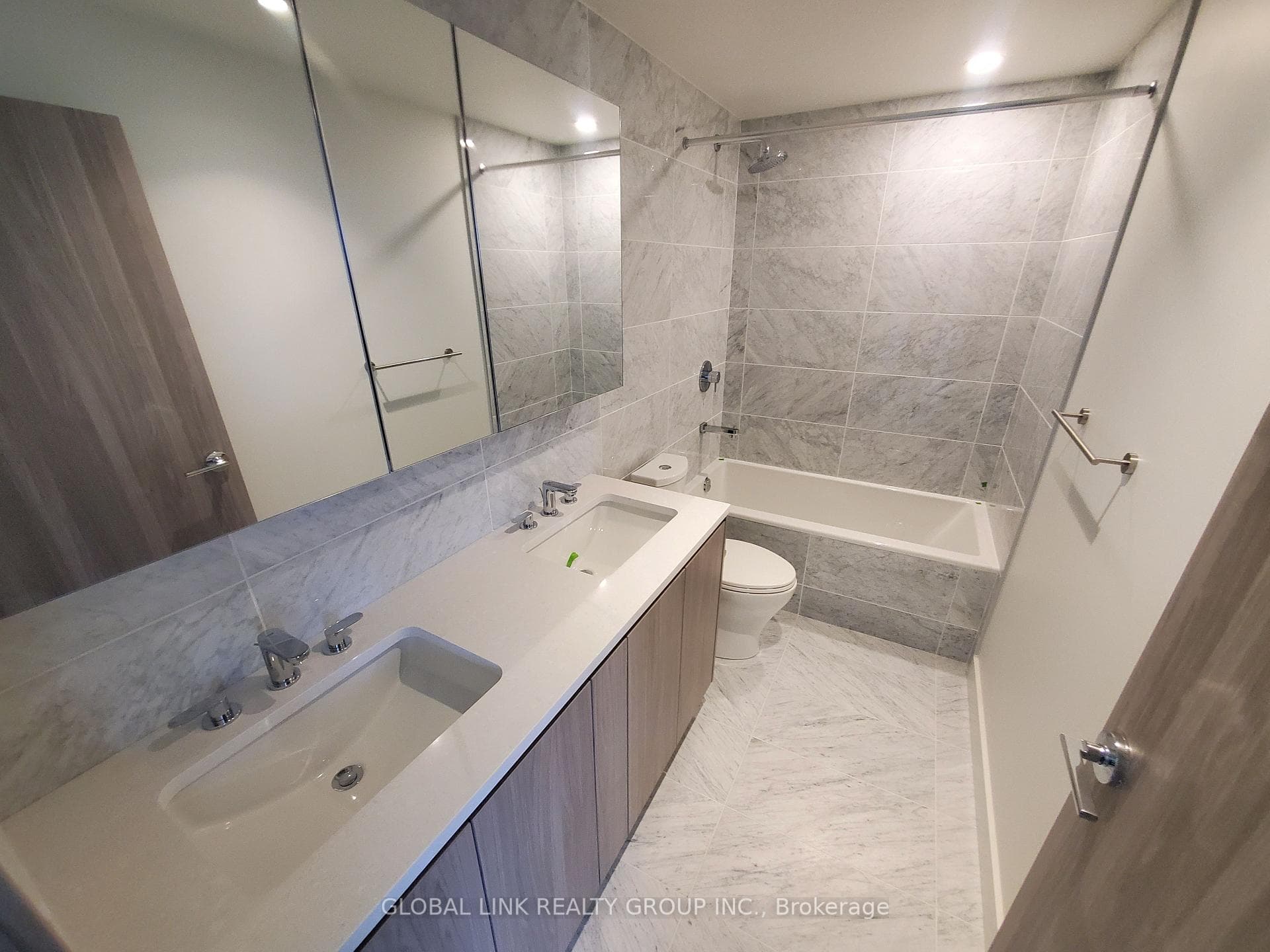 95 MCMAHON Drive Unit 3502 photo 14