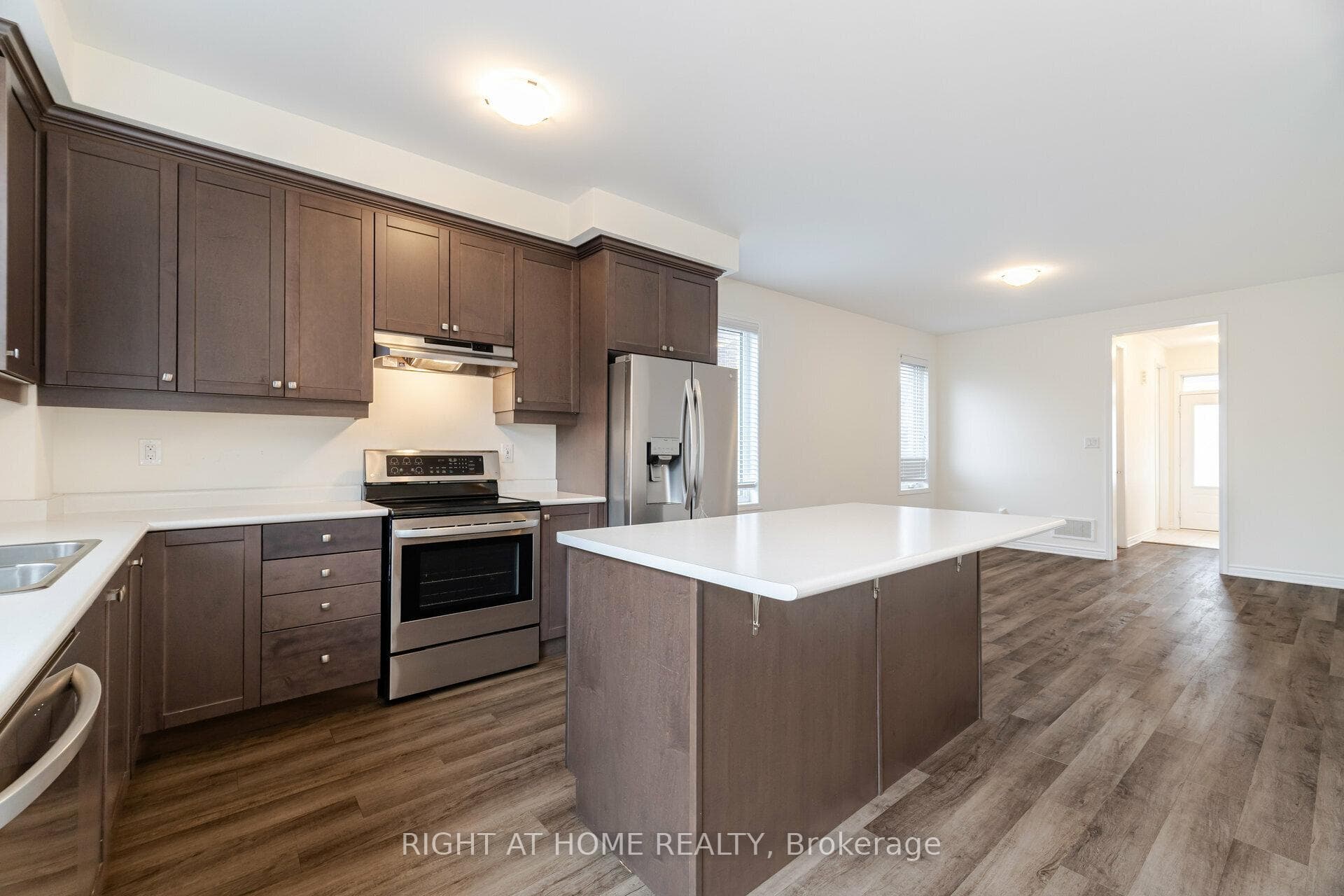 908 Sumac Gardens photo 14