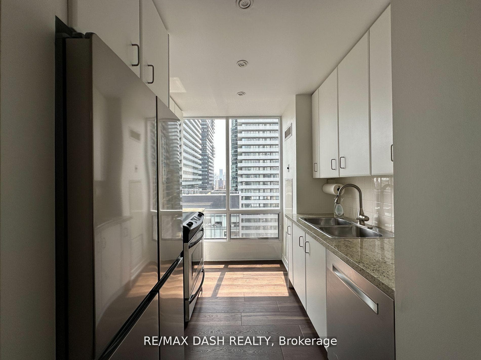85 Bloor Street Unit 1511 photo 14