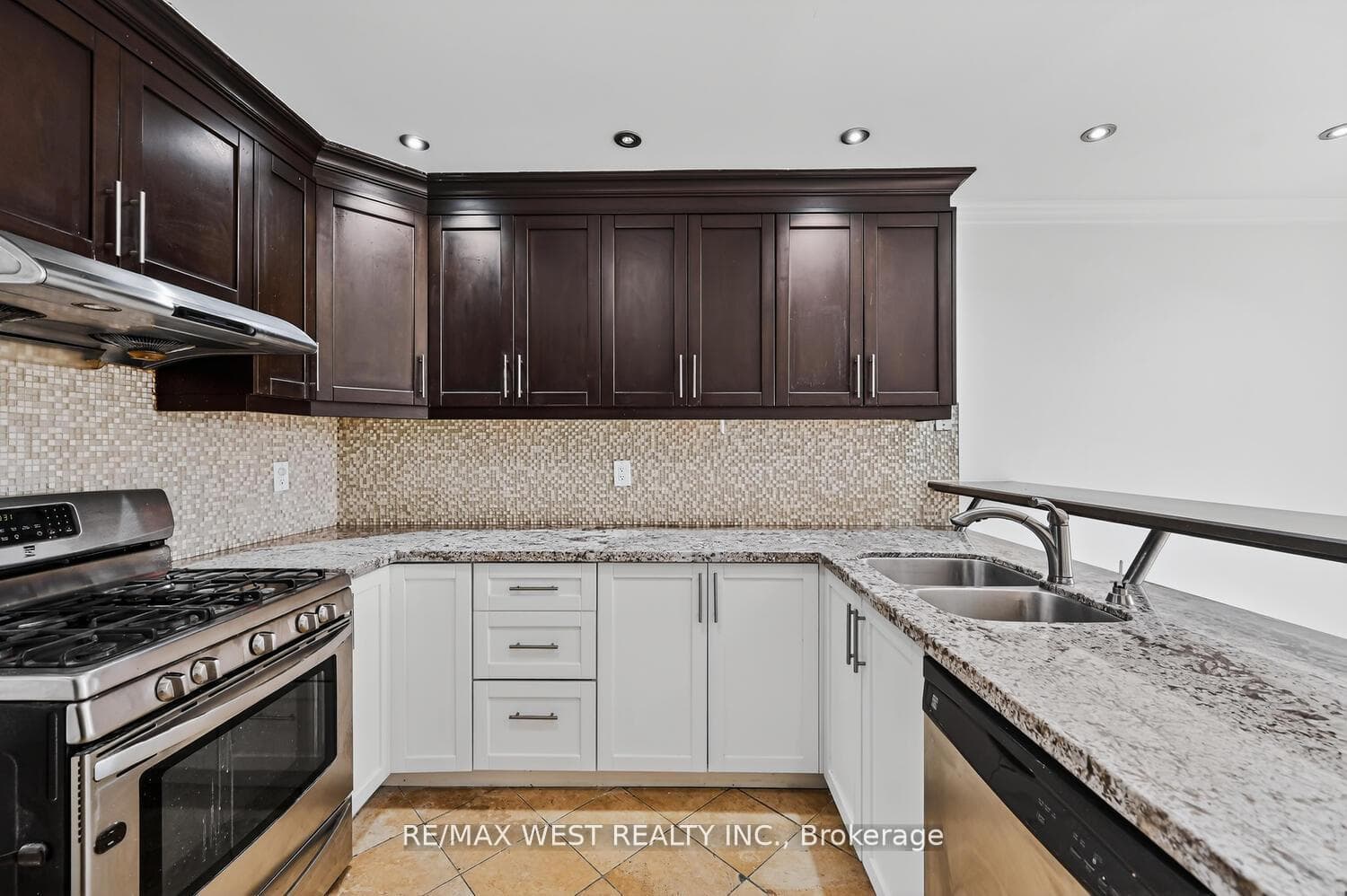 75 Forestgrove Circle photo 15