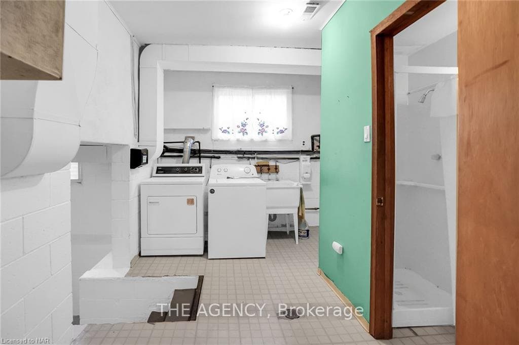 4492 DORCHESTER Road photo 25