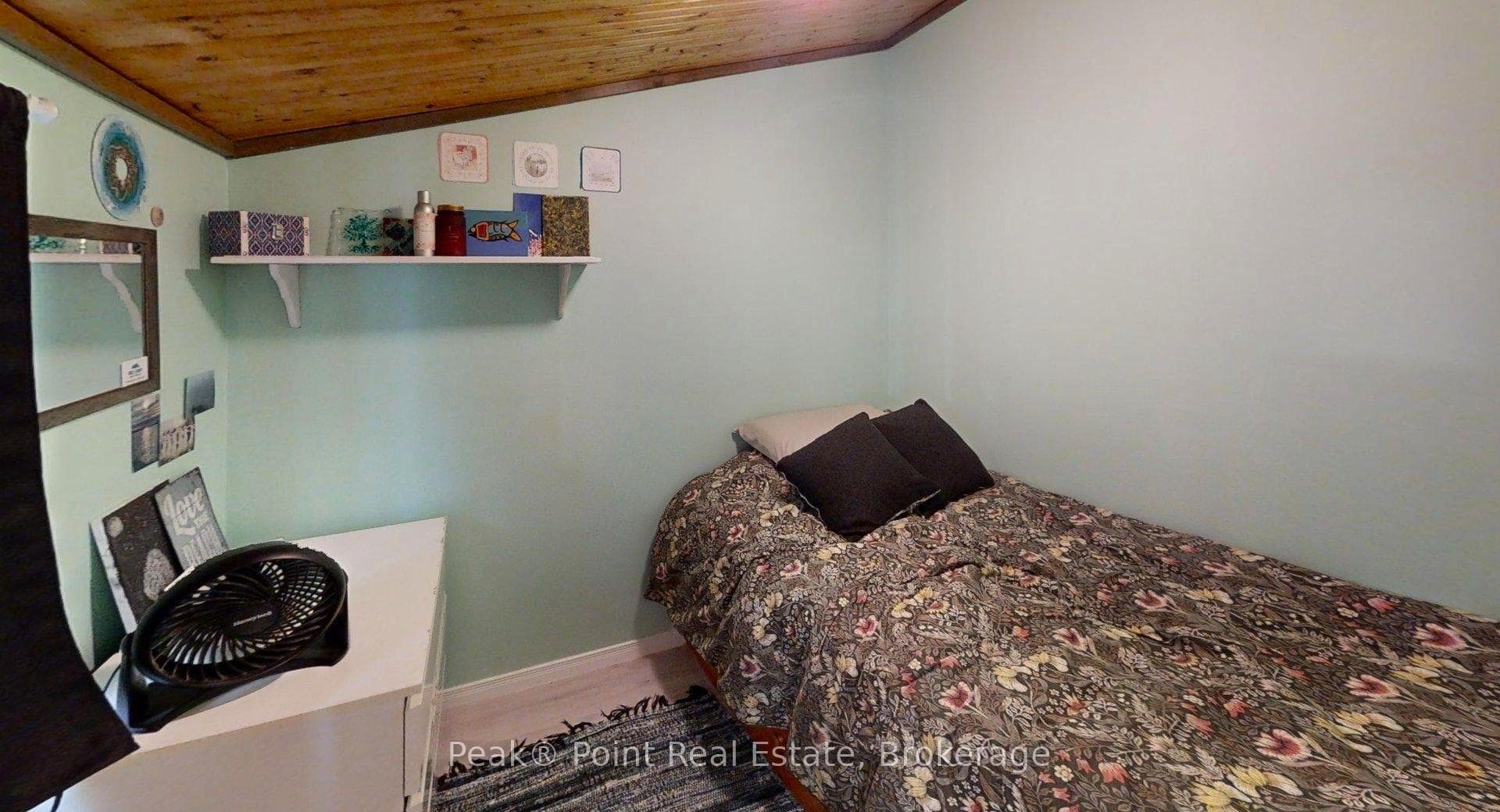 36 Barrie Avenue photo 25