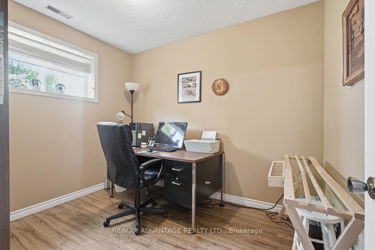223 Ardsley Crescent photo 29