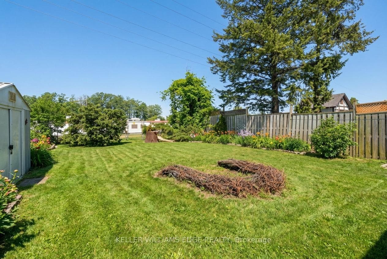 66 Geneva Crescent photo 47
