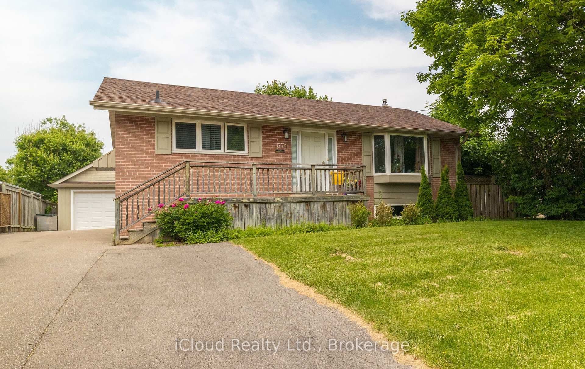 371 Meadowbrook Drive photo 1