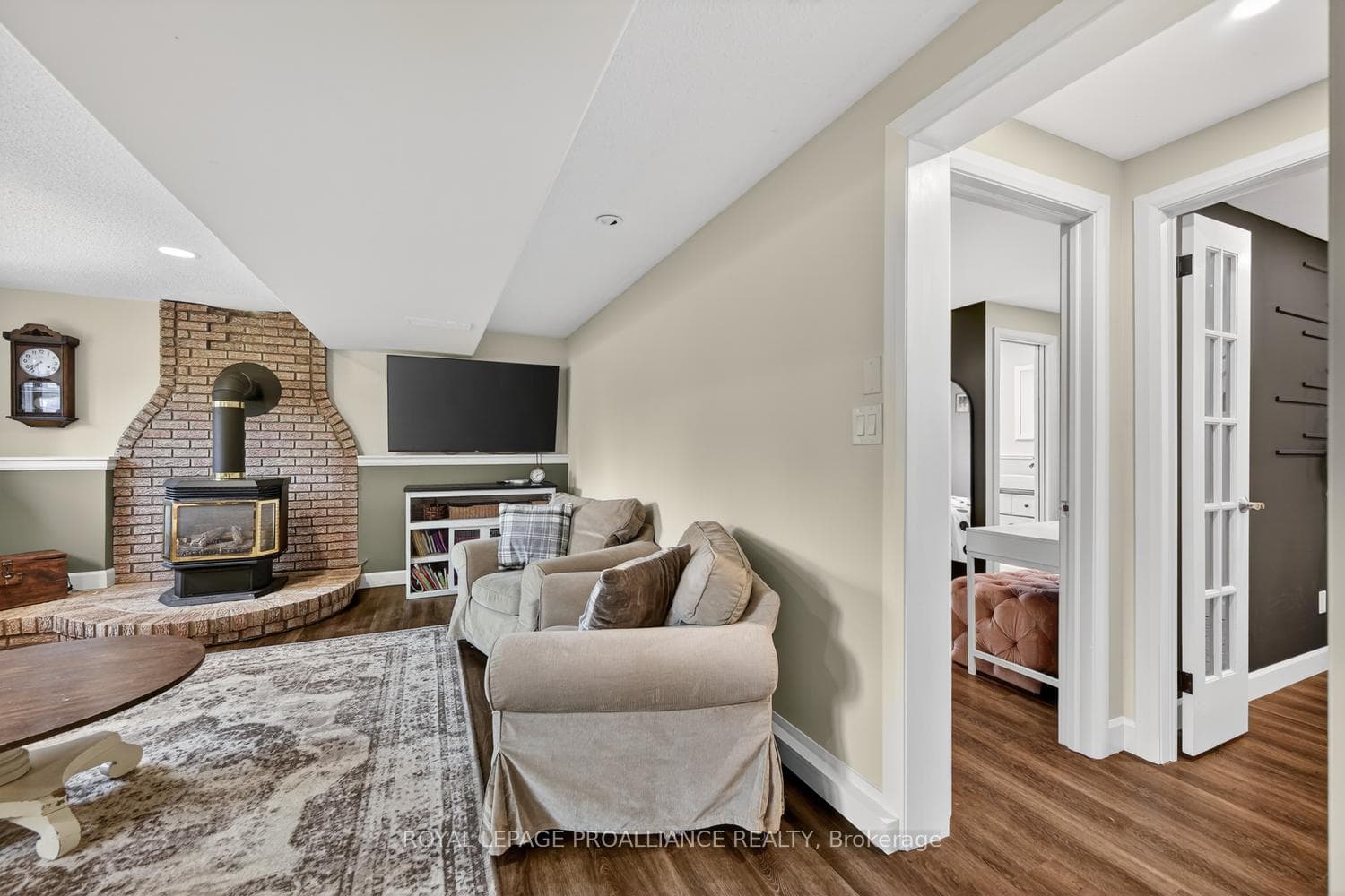 9 Willow Drive photo 24