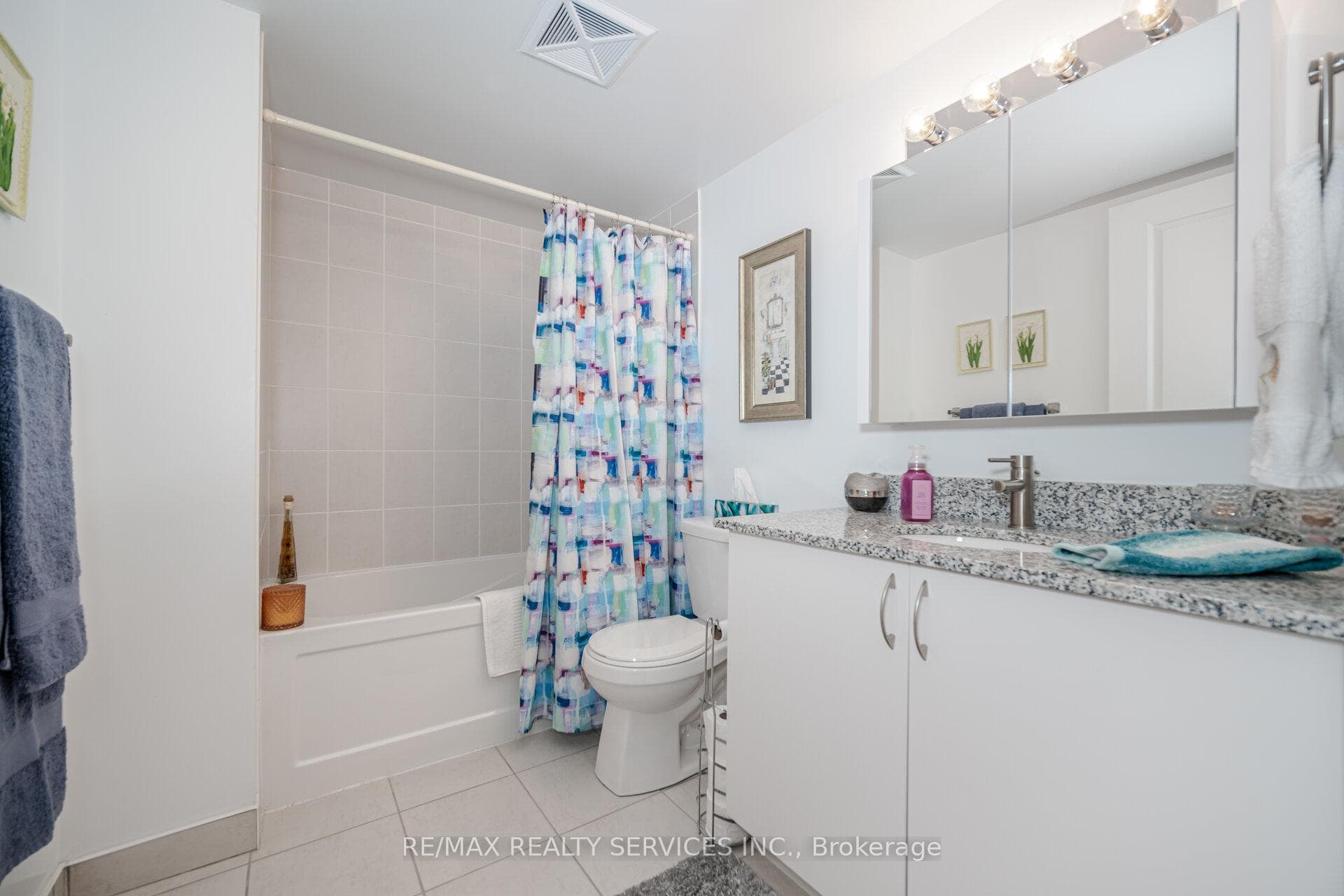 Main 4pce bath