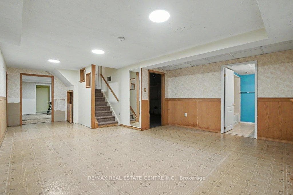 68 Moorehead Crescent photo 34