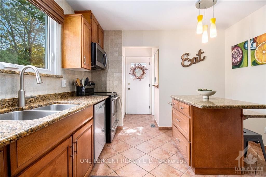 64 BEECHMONT Crescent photo 9