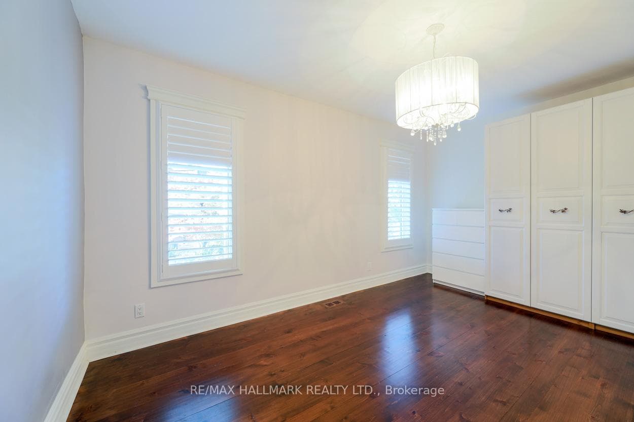 239 Bain Avenue photo 15