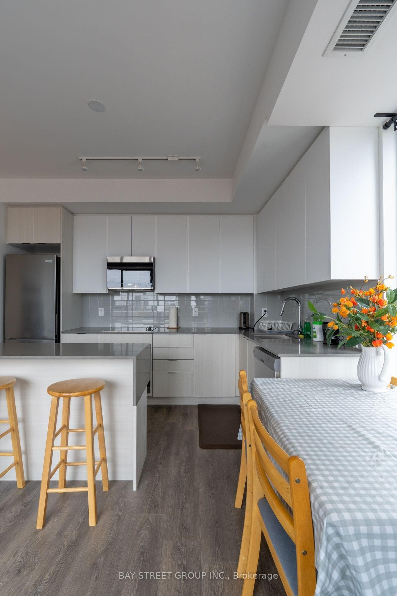2485 Taunton Road Unit 620 photo 8