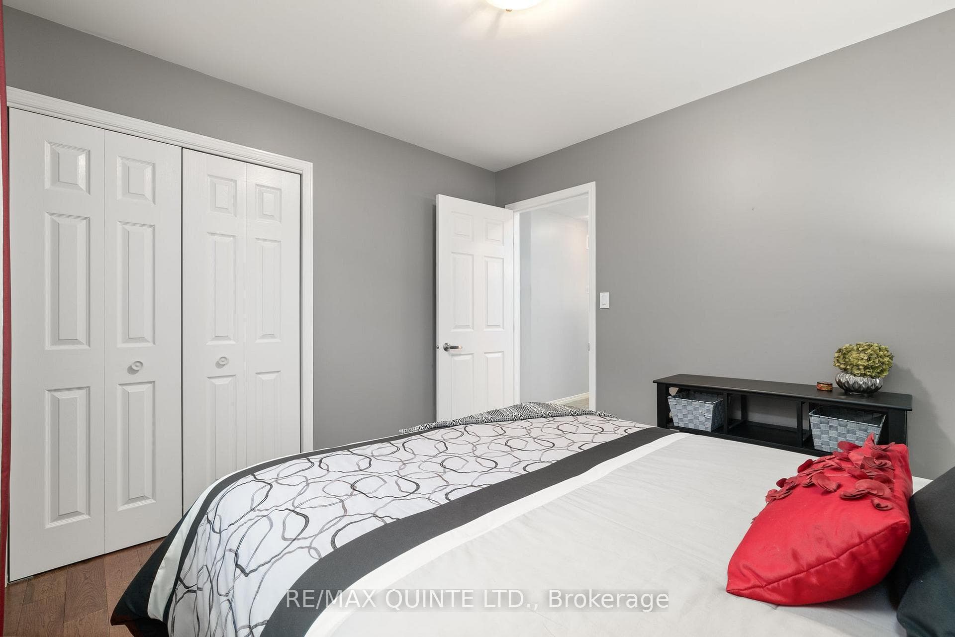 61 Hemlock Crescent photo 18