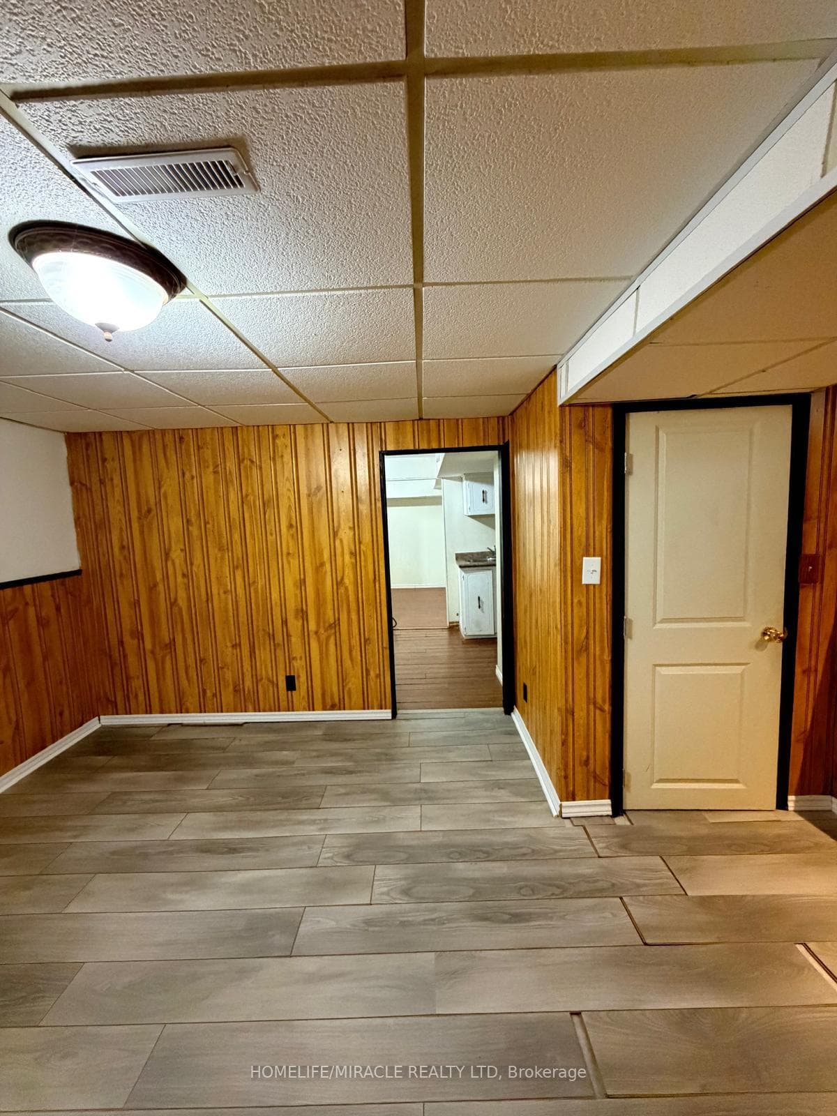1391 Fenelon Crescent photo 27
