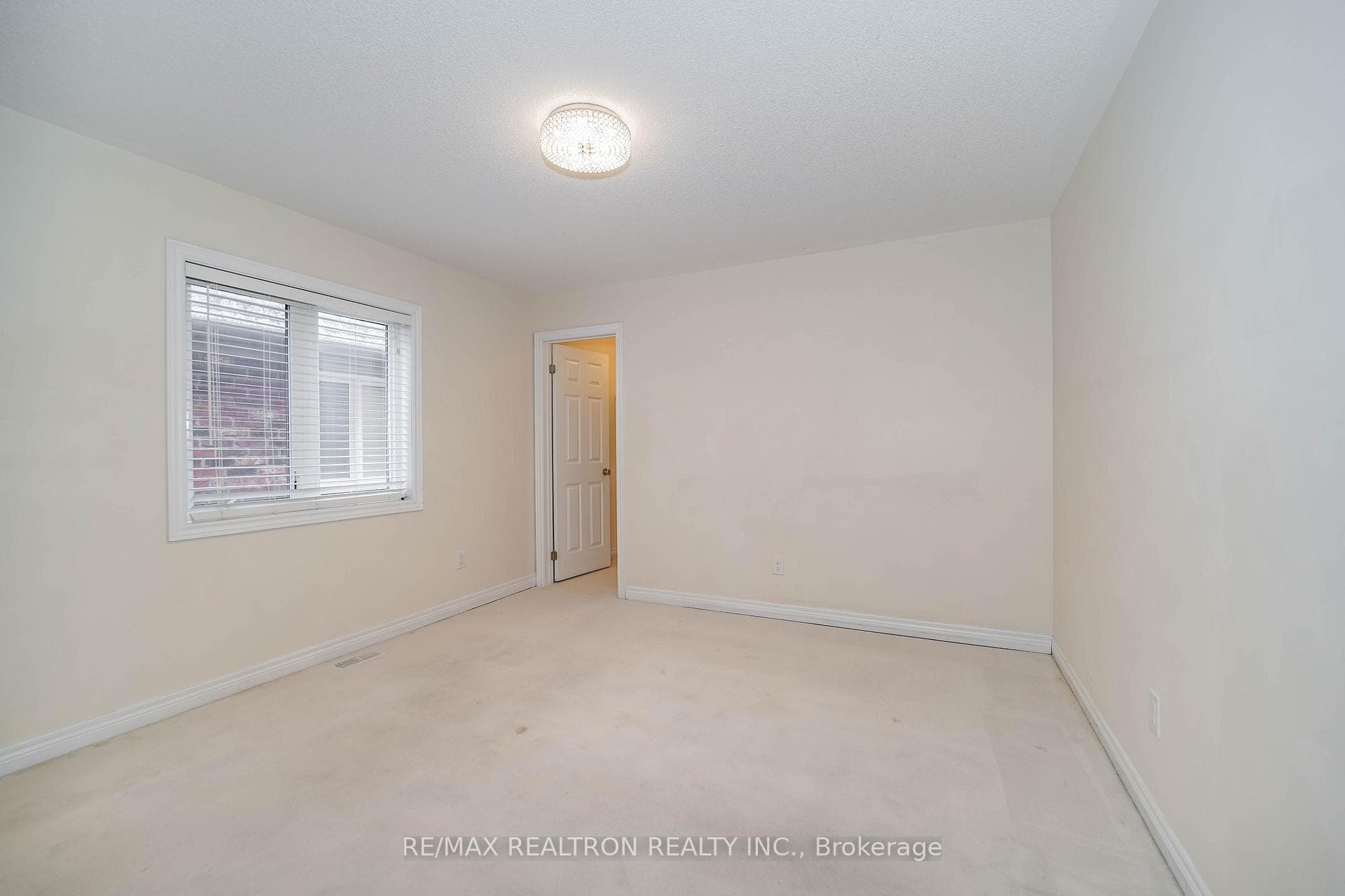 18 Corduroy Road photo 24