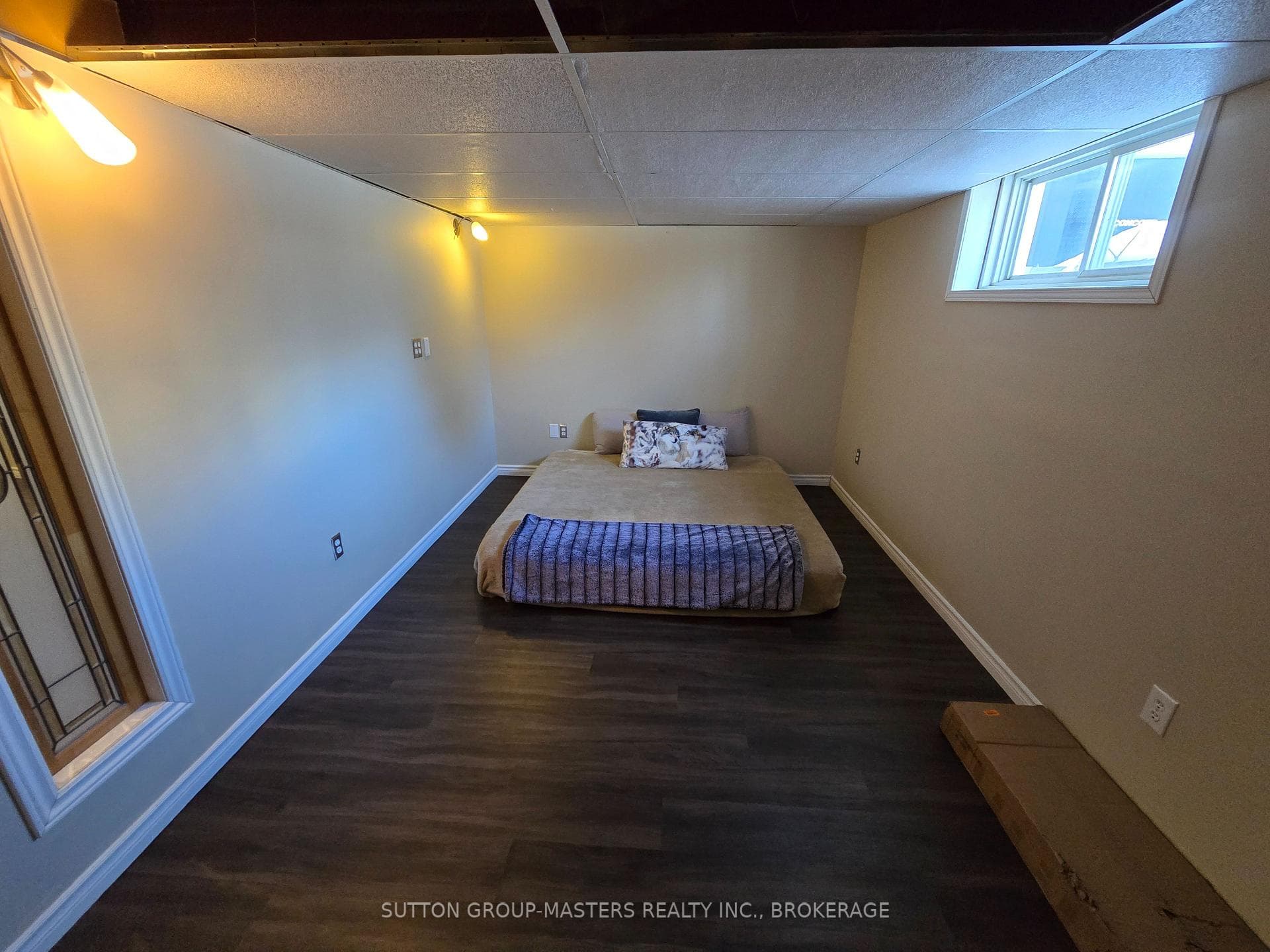 540 Freeman Crescent photo 20