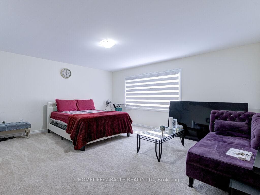 8 Jenwood Crescent photo 18