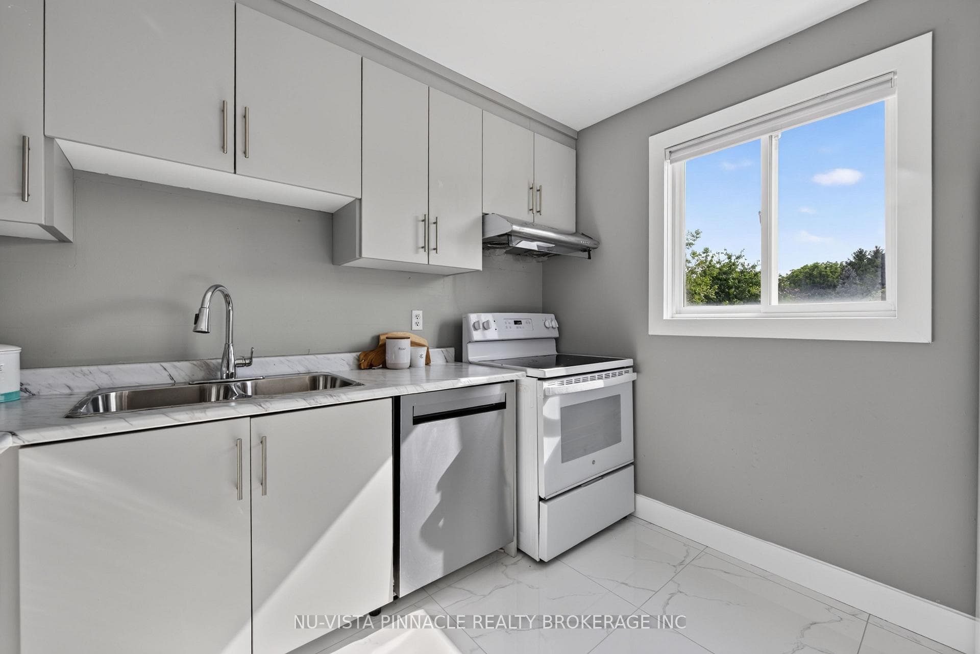 282 Fleming Drive photo 18