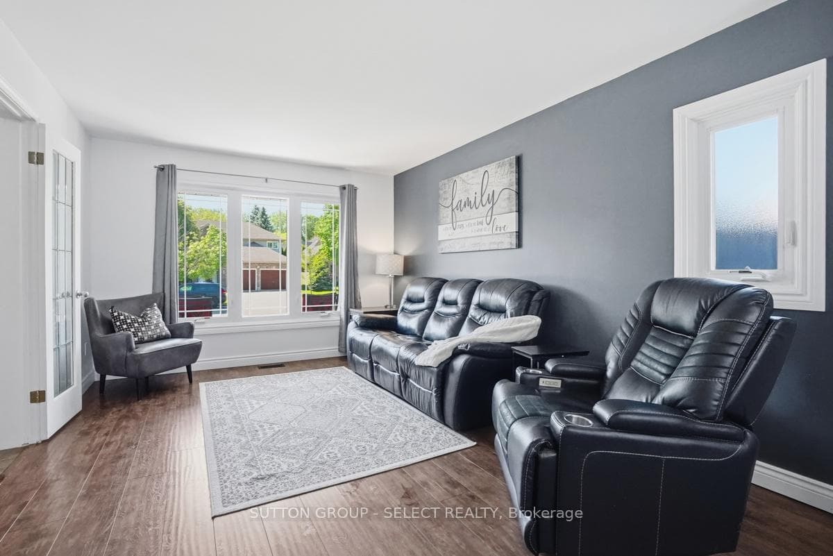 60 Edgevalley Road photo 12
