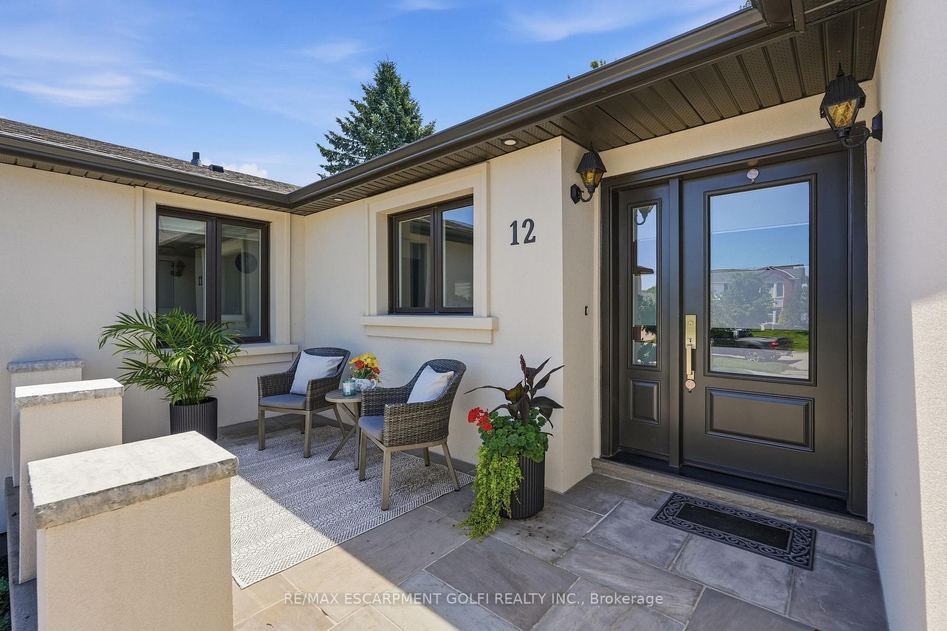 12 Cheval Drive photo 2