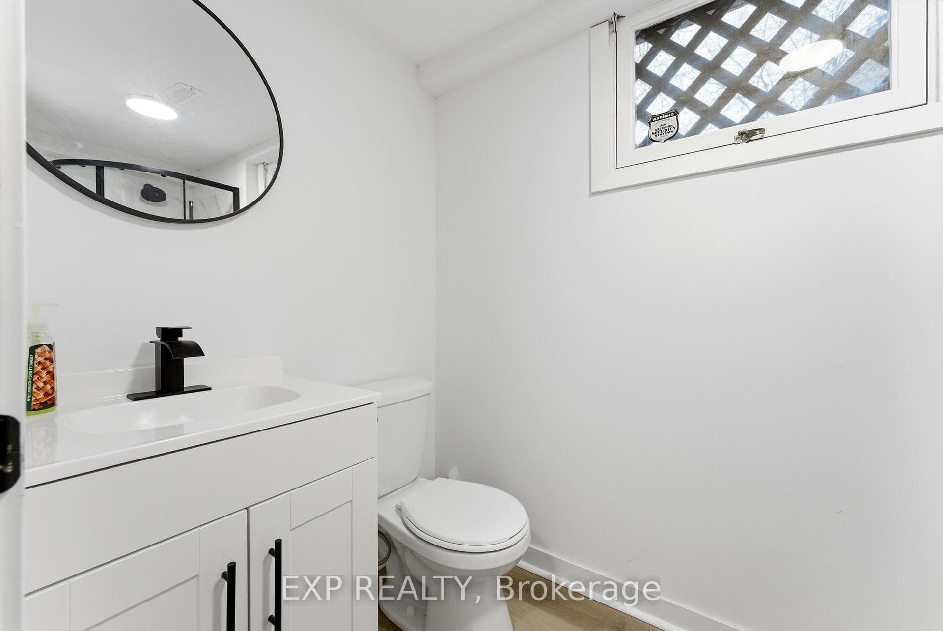 94 Rollins Drive photo 28