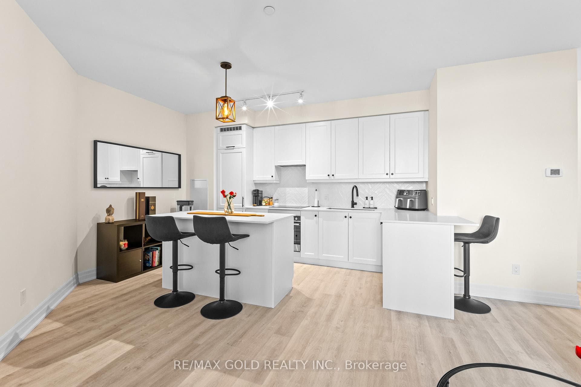 9075 Jane Street Unit 618 photo 17