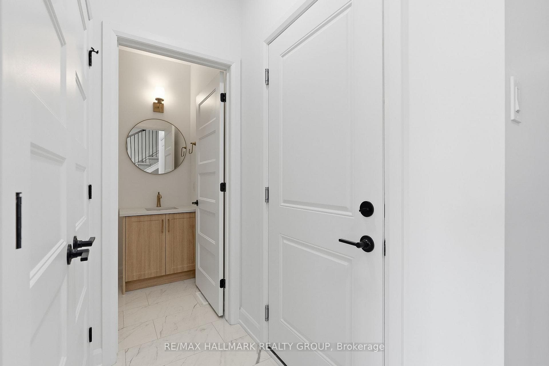 146 ELIZABETH Drive photo 11