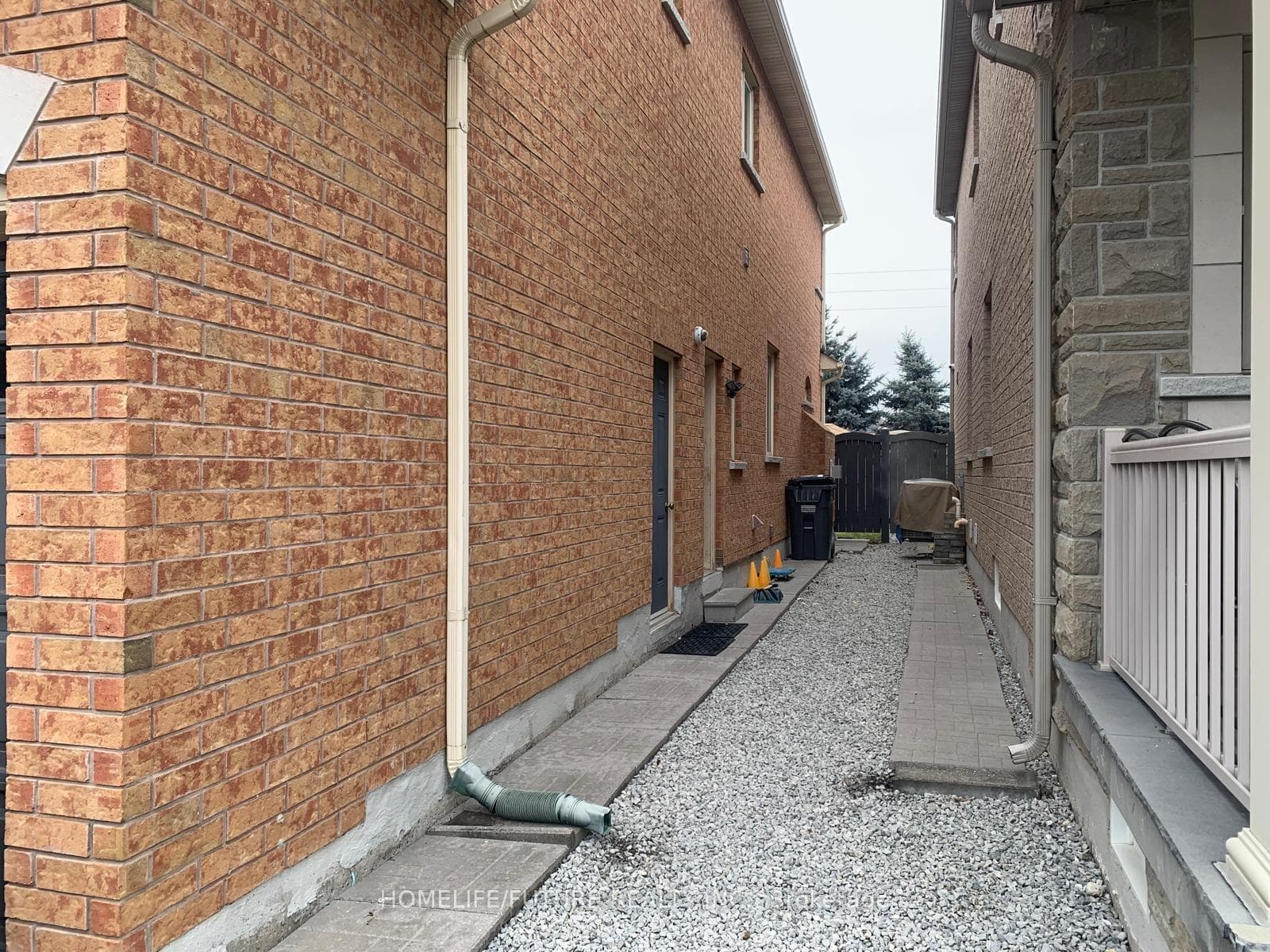 8 Daleridge Crescent Unit Bsmt photo 3