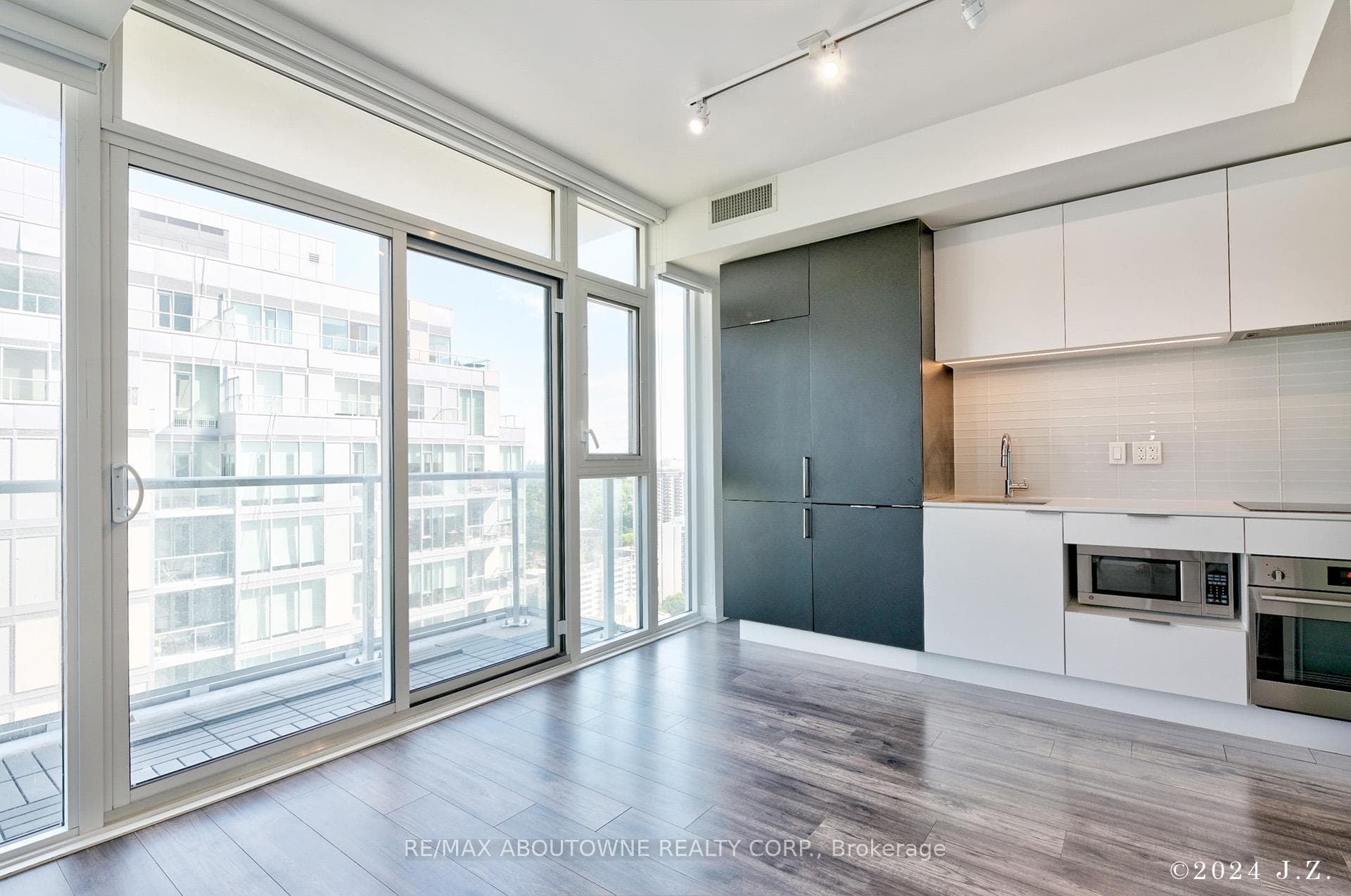 33 Helendale Avenue Unit 2202 photo 18