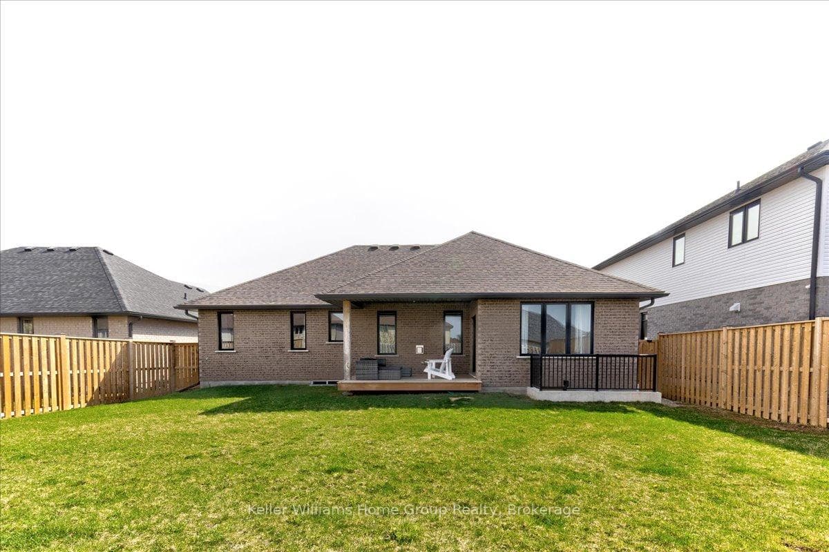113 Walsh Street photo 45