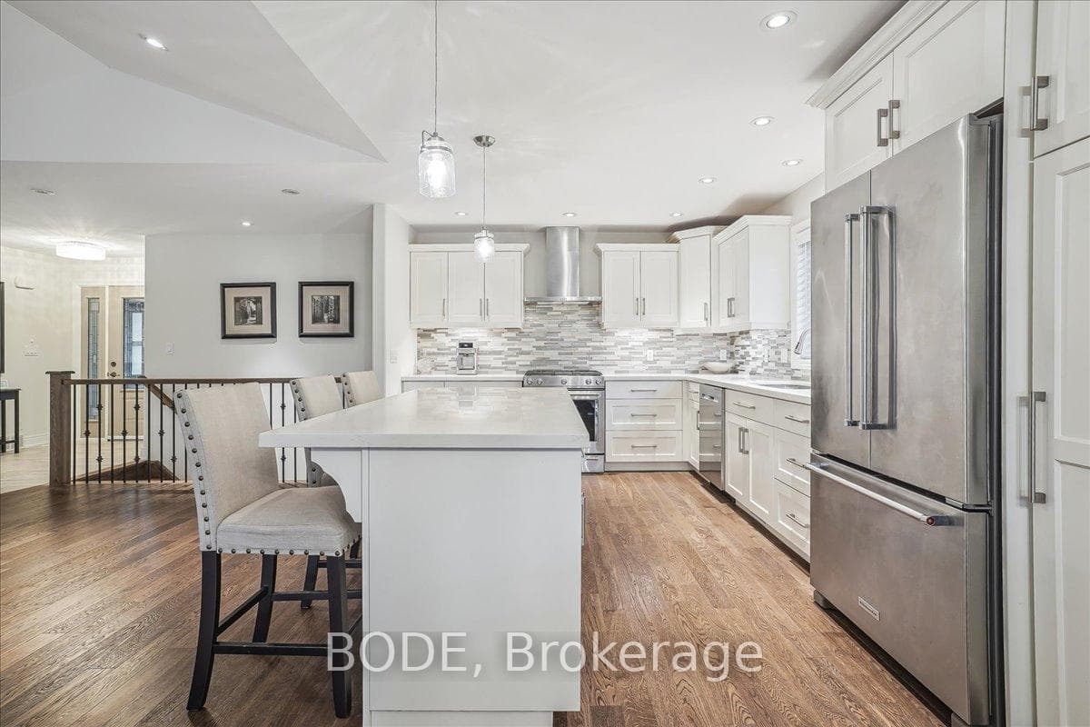 215 Oak Street photo 10