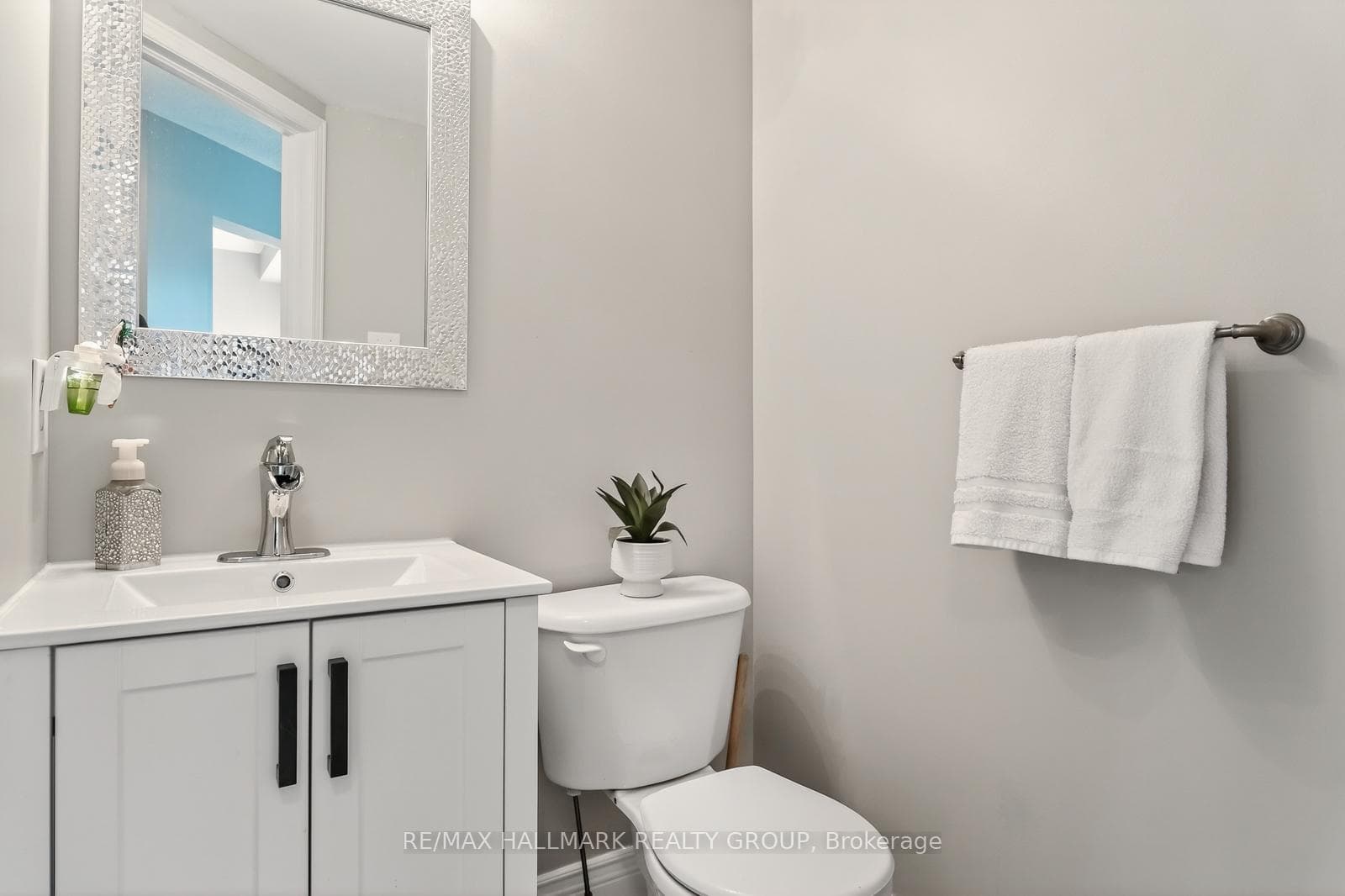 1464 BONNEVILLE Crescent photo 7