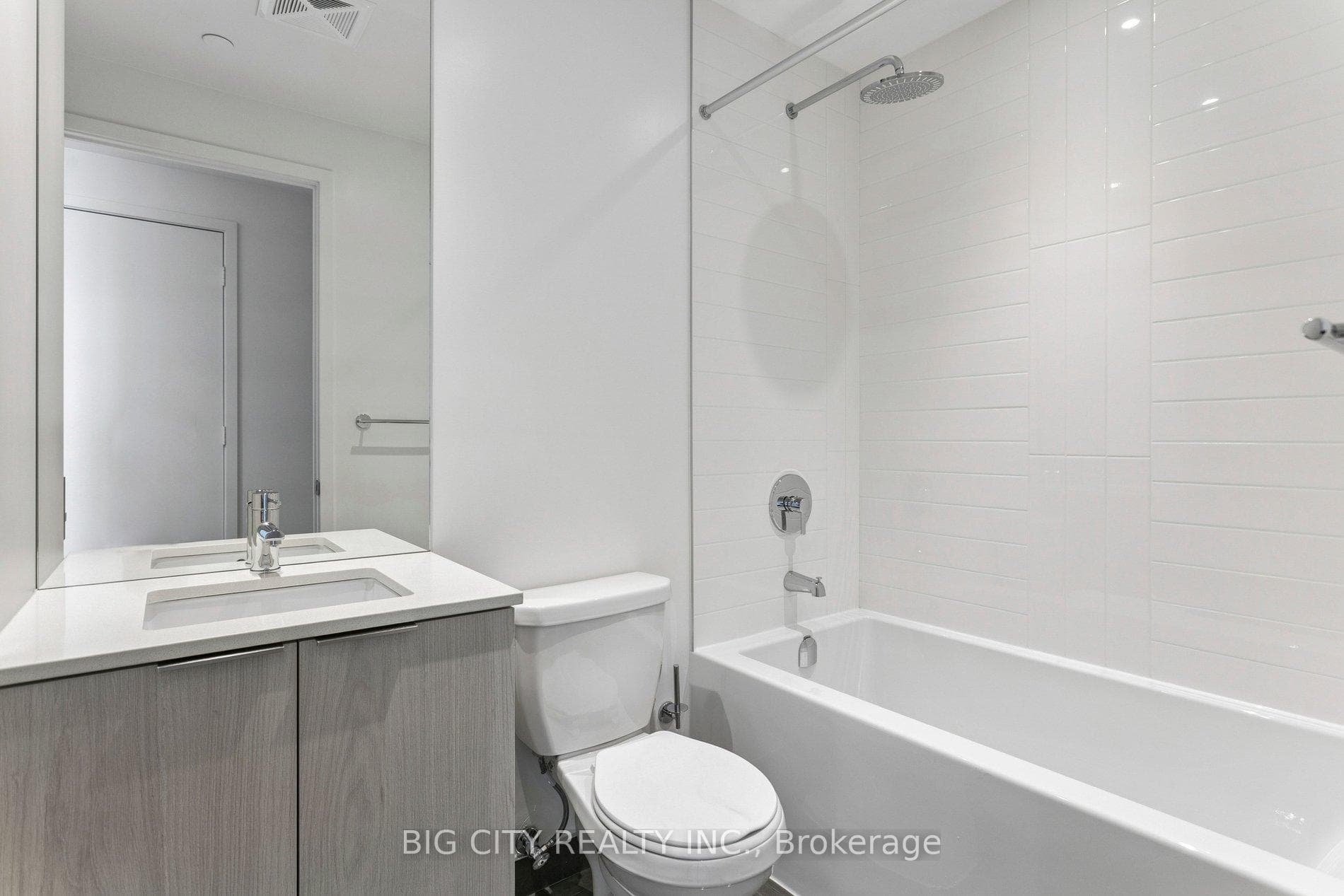 448 Burnhamthorpe Road Unit 3301 photo 10