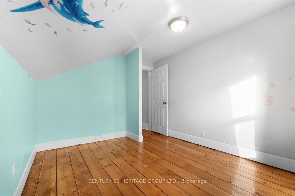 546 James Street photo 25