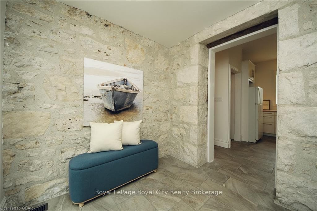 122 ESSEX Street photo 18