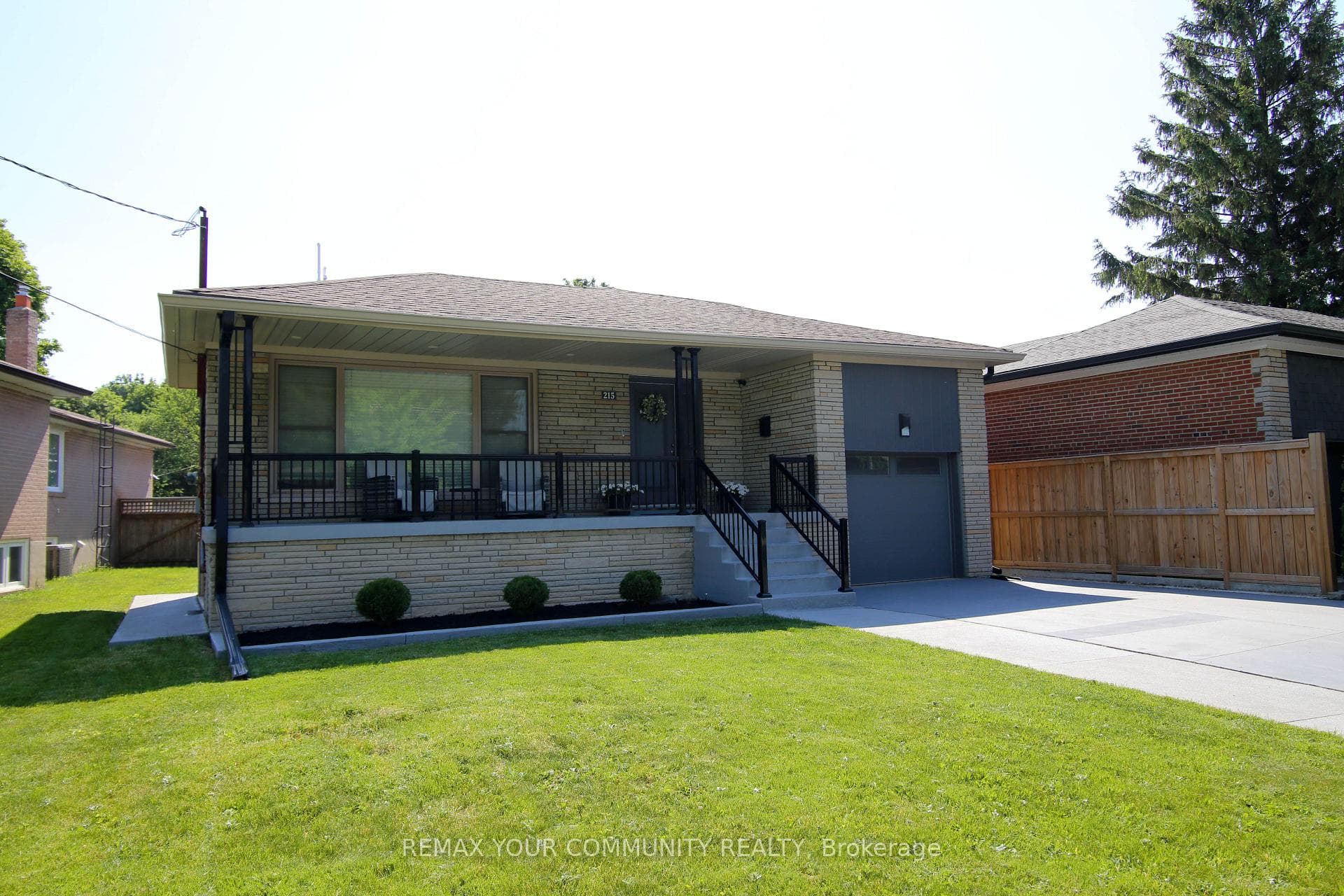 215 Honiton Street photo 1