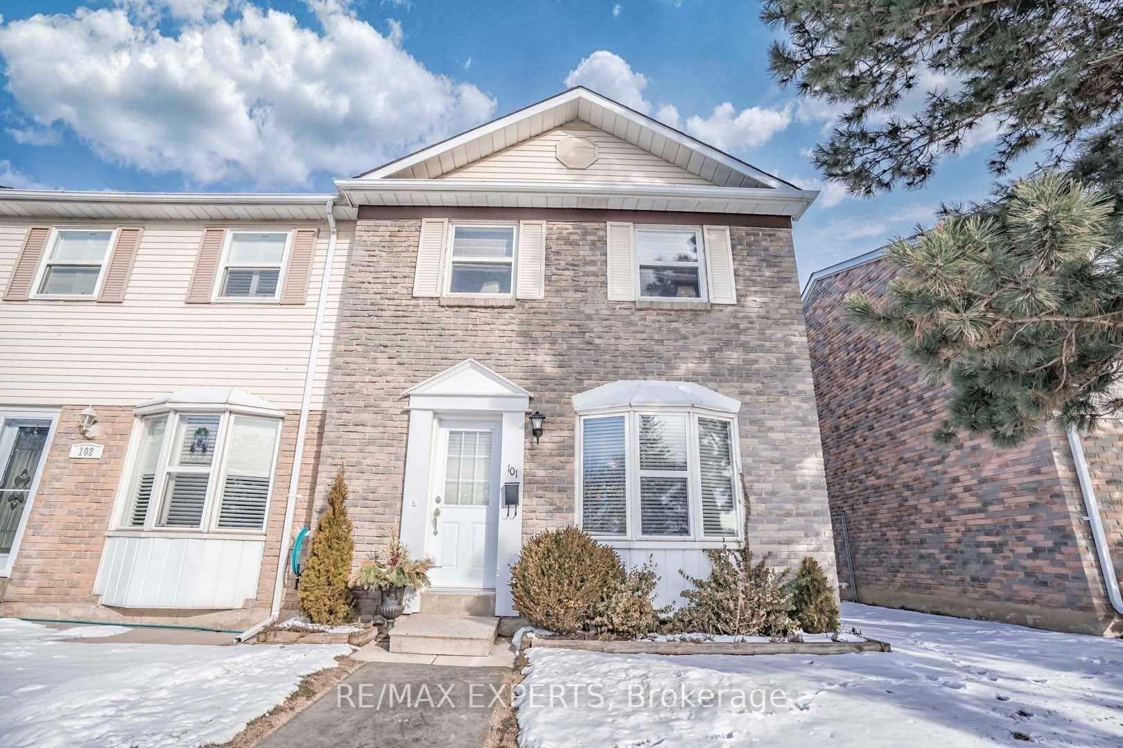 101 Morley Crescent photo 1