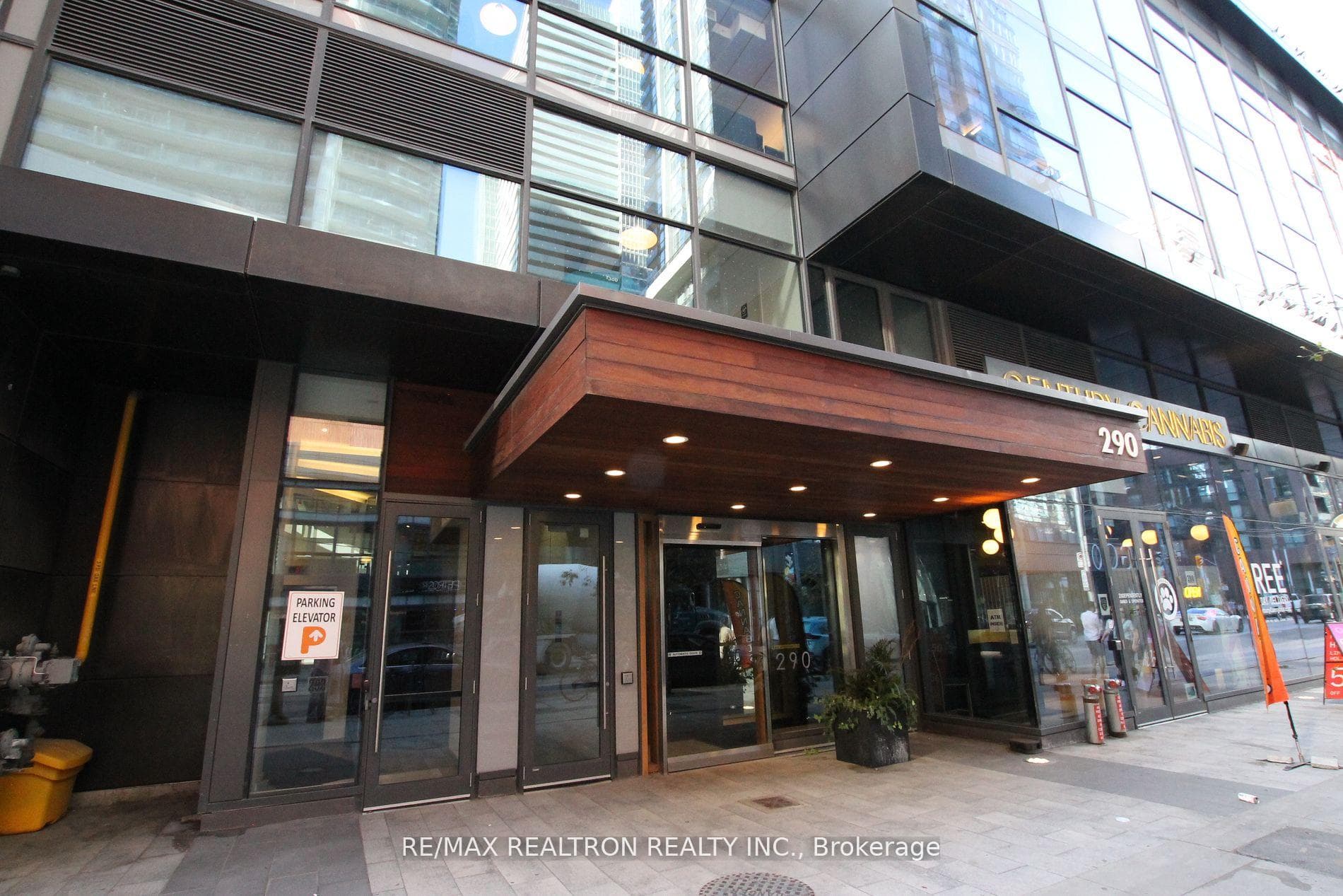 290 Adelaide Street Unit 1607 photo 3