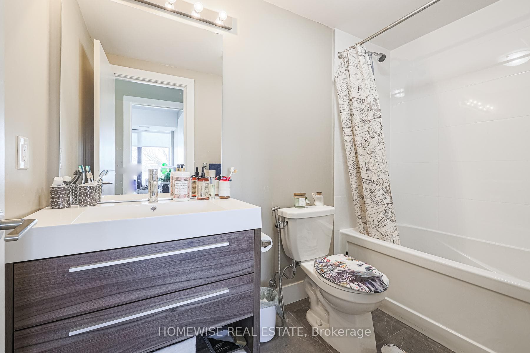 293 Viewmount Avenue Unit 302 photo 27