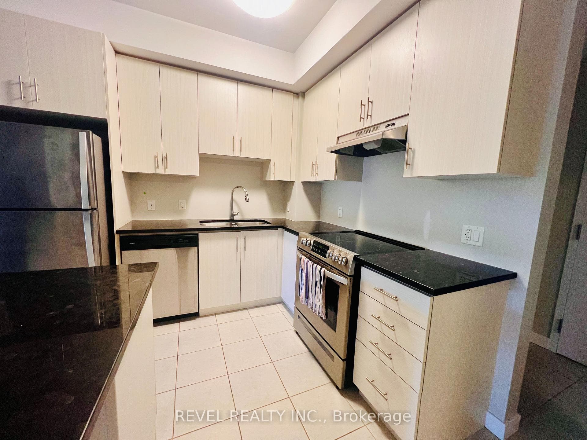 2486 OLD BRONTE Road Unit 211 photo 10