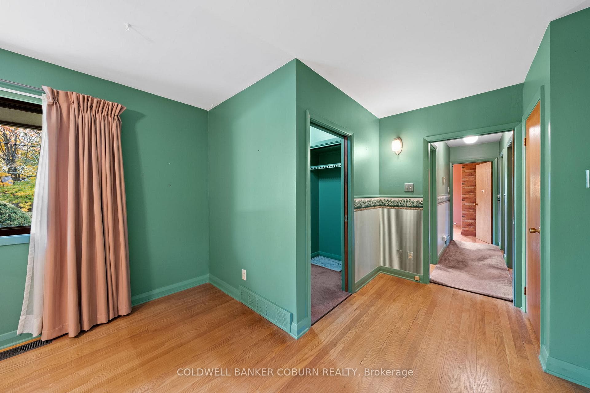 53 Eisenhower Crescent photo 7