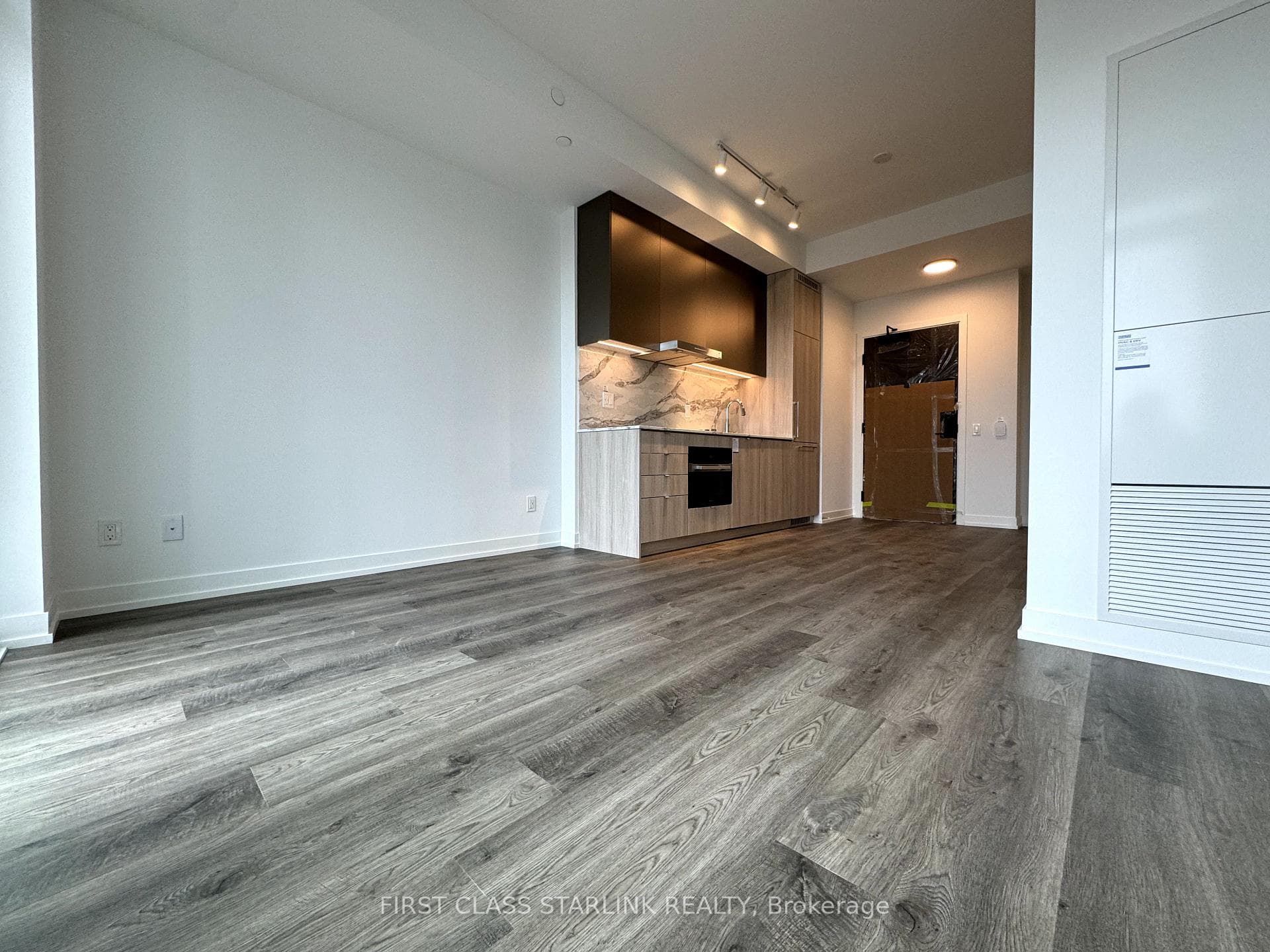 771 Yonge Street Unit 1207 photo 4