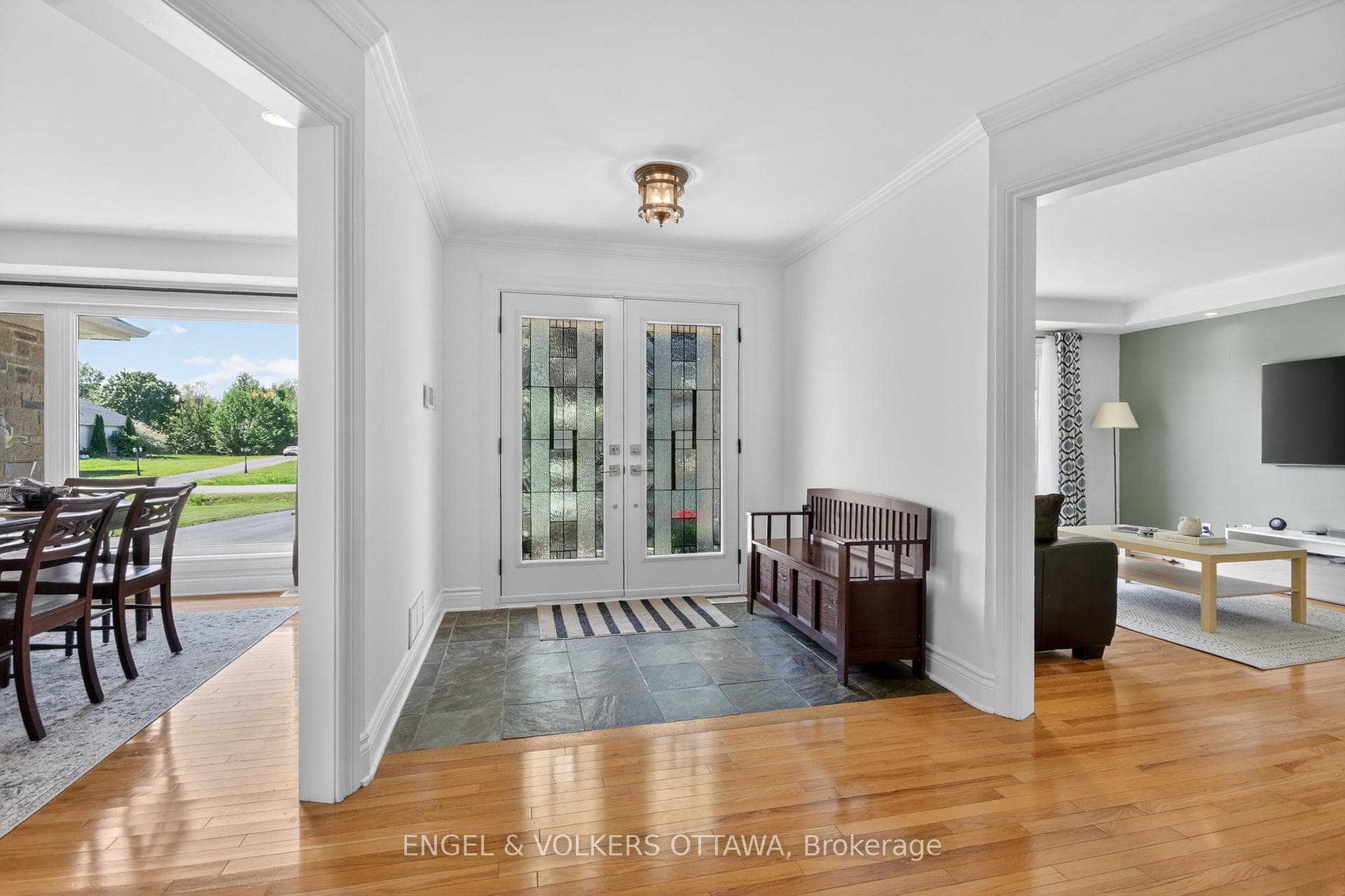 528 Tullamore Street photo 7