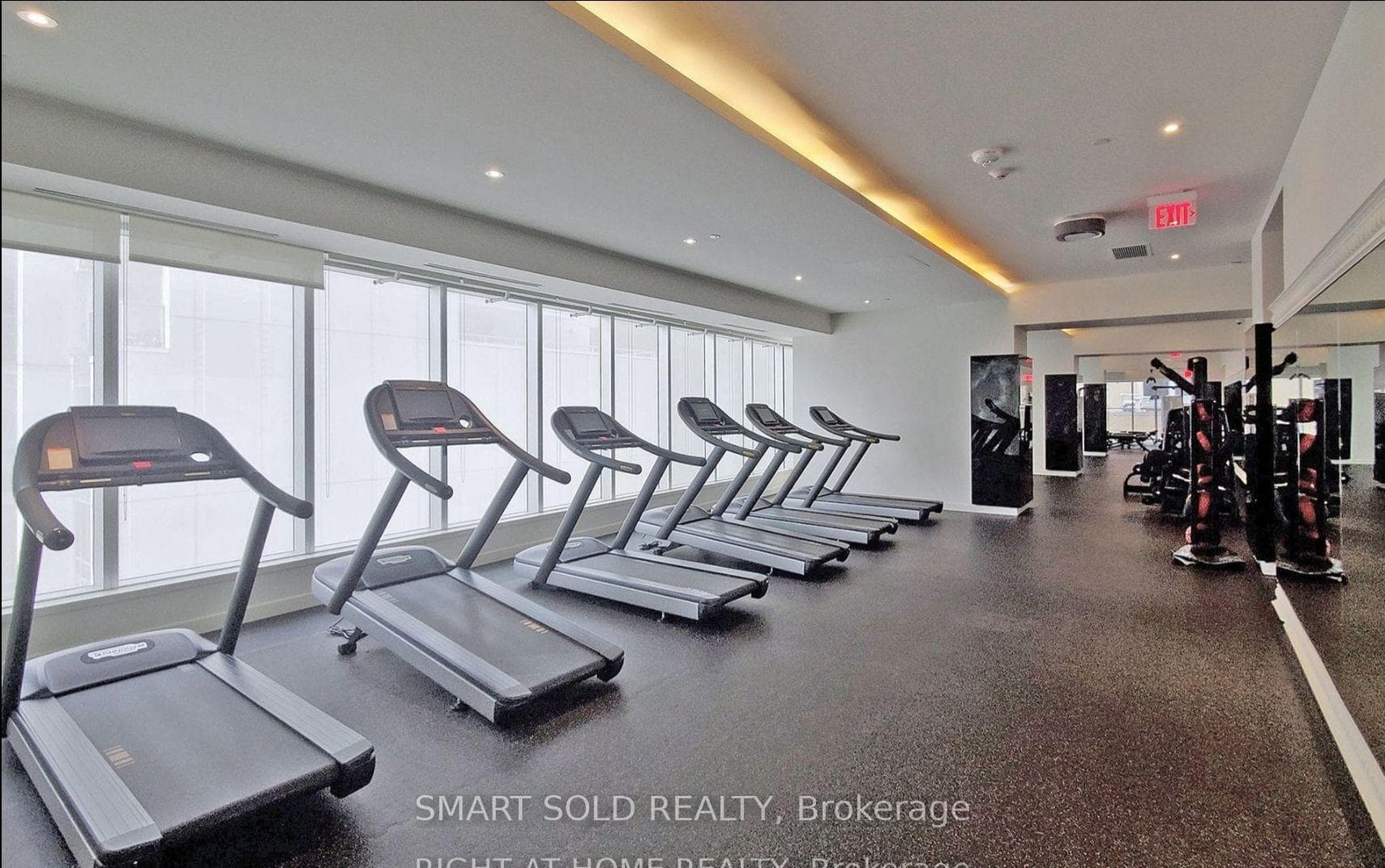 197 Yonge Street Unit 2403 photo 17