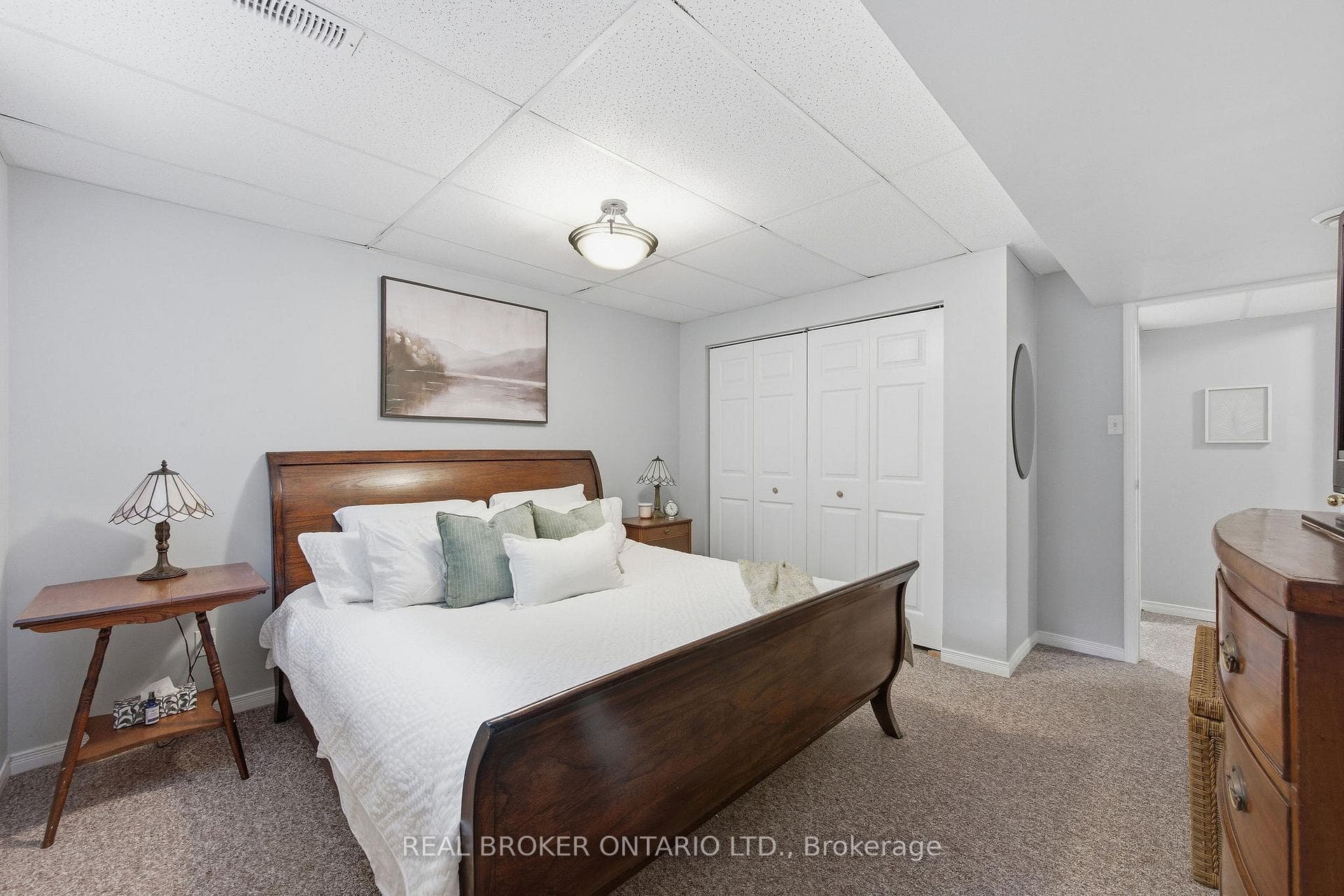 1249 Barnwell Crescent photo 32