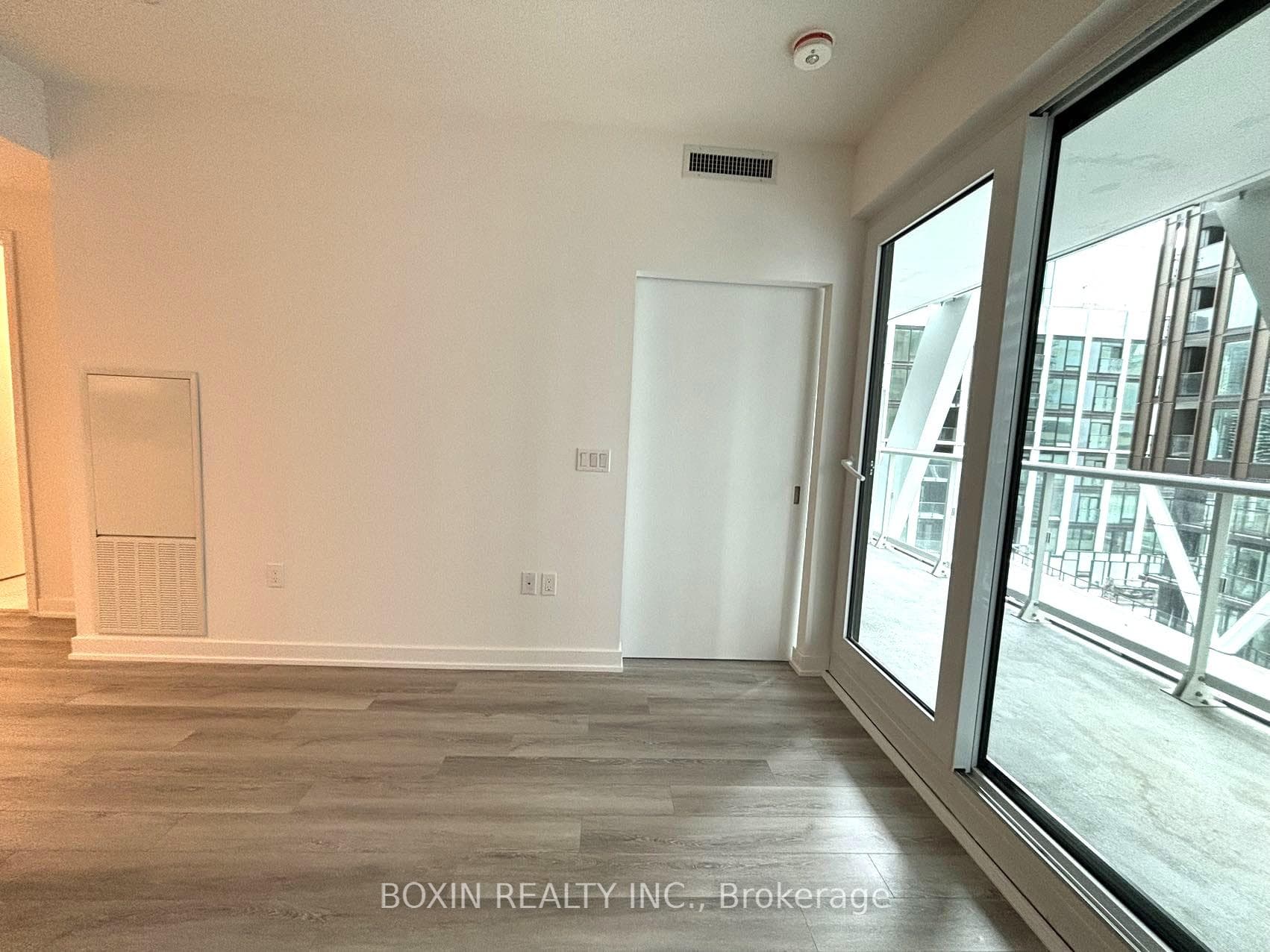 230 Simcoe Street Unit 1427 photo 4