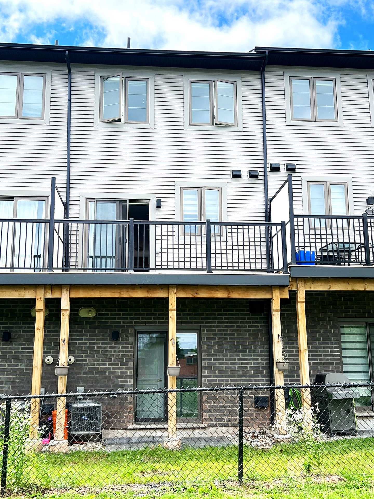 575 WOODWARD Avenue Unit 4 photo 15