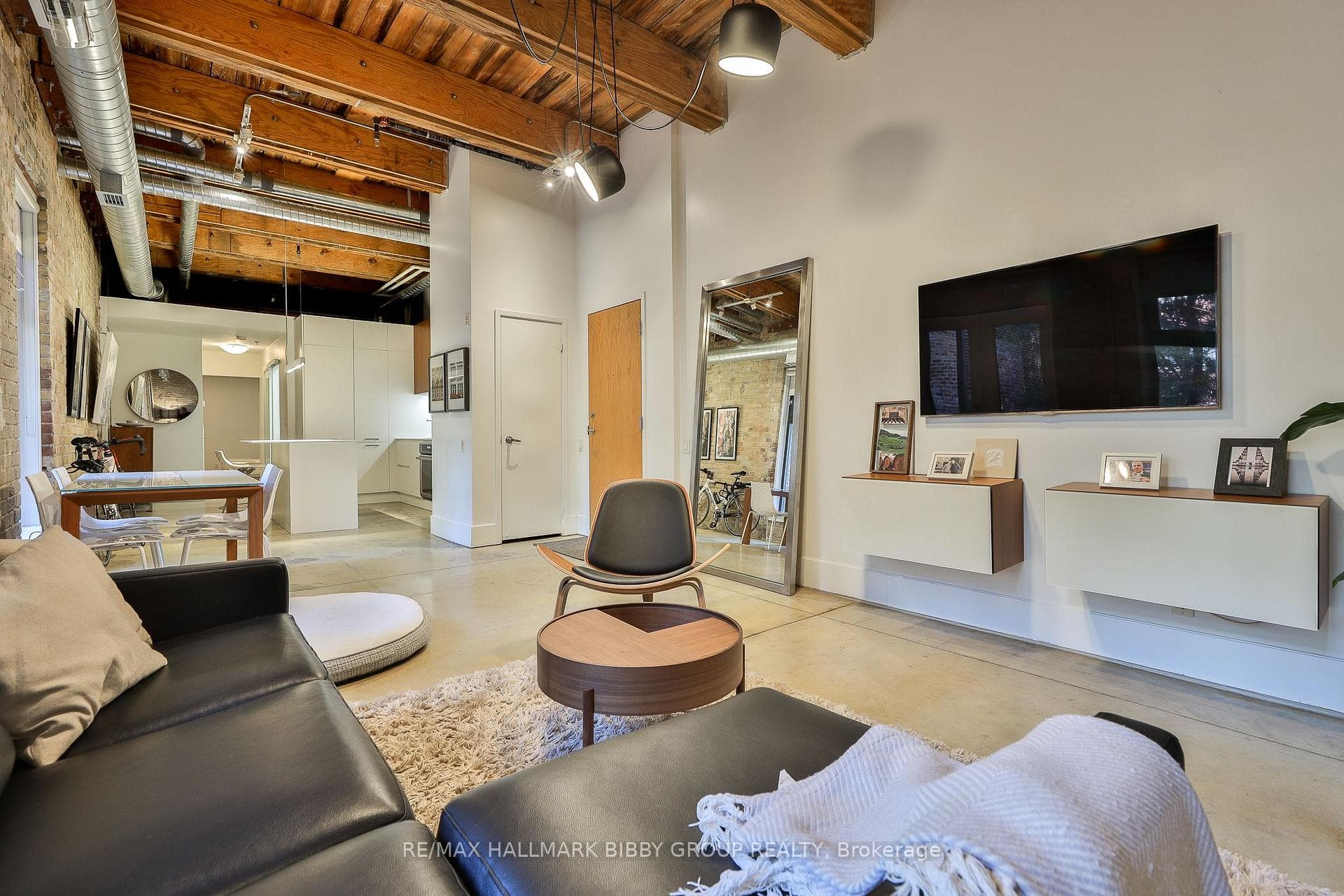 363 Sorauren Avenue Unit 302 photo 6