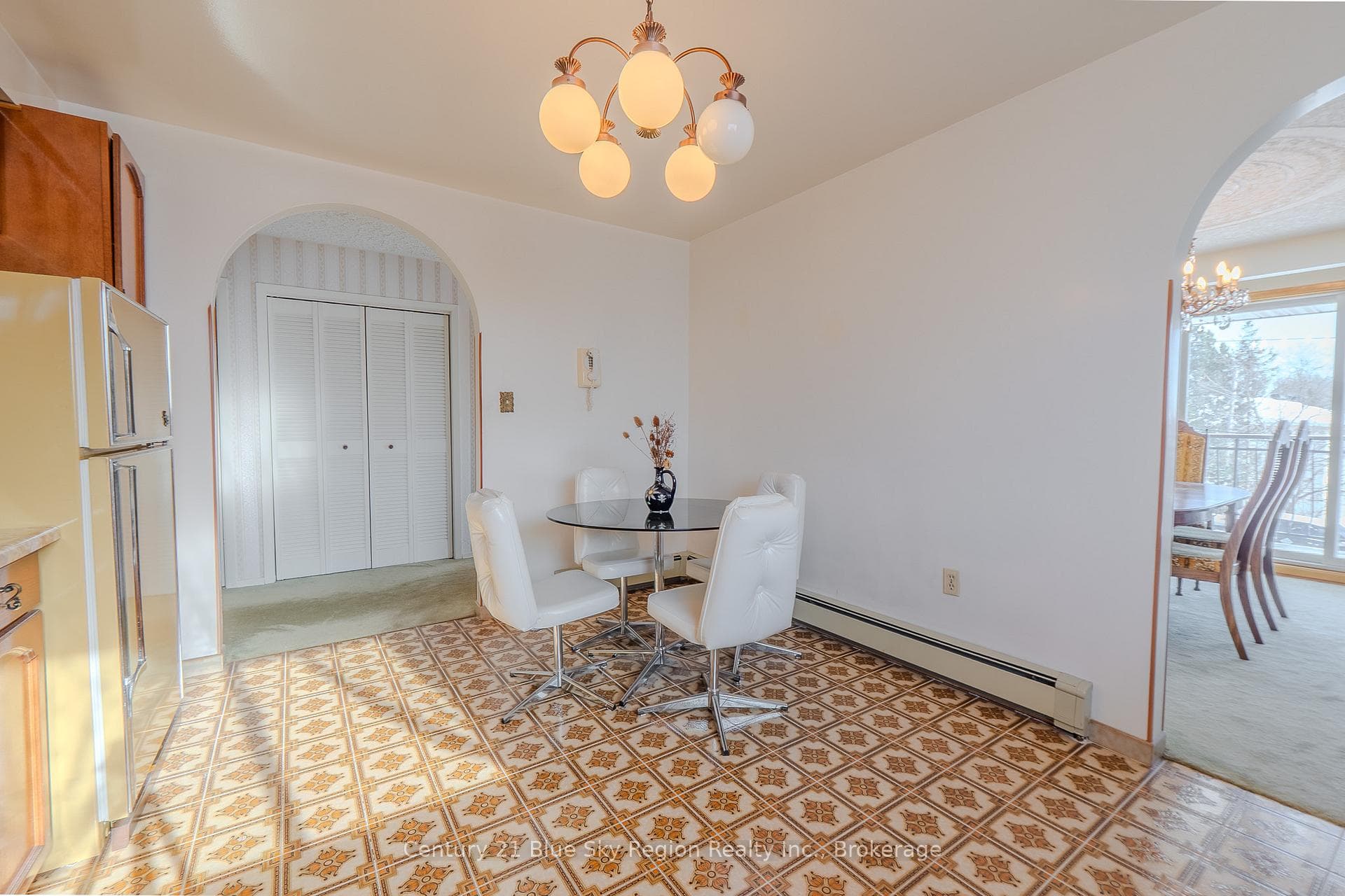 611 DOUGLAS Street photo 11